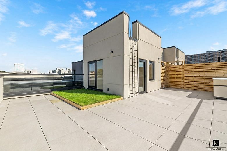 100 Scholes Street #4A