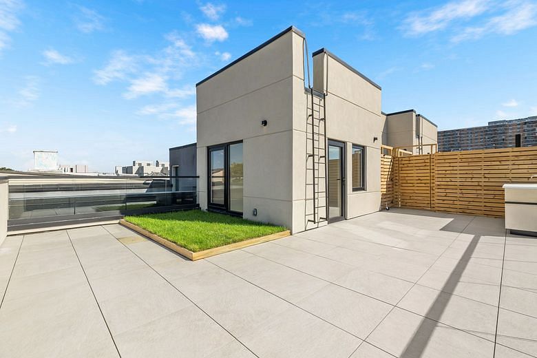 100 Scholes Street #4A