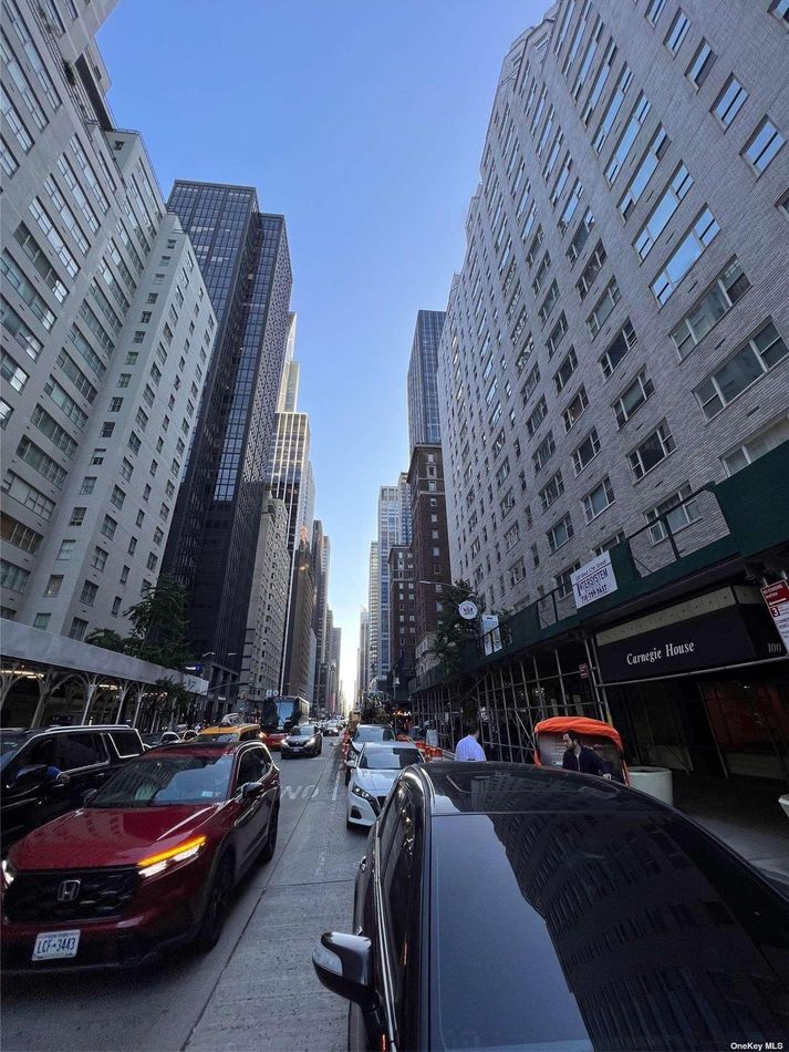 Image 1 of 10 for 100 W 57th Street #2G in Manhattan, New York, NY, 10019