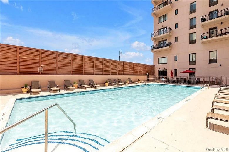 100 W Broadway Ave #6P