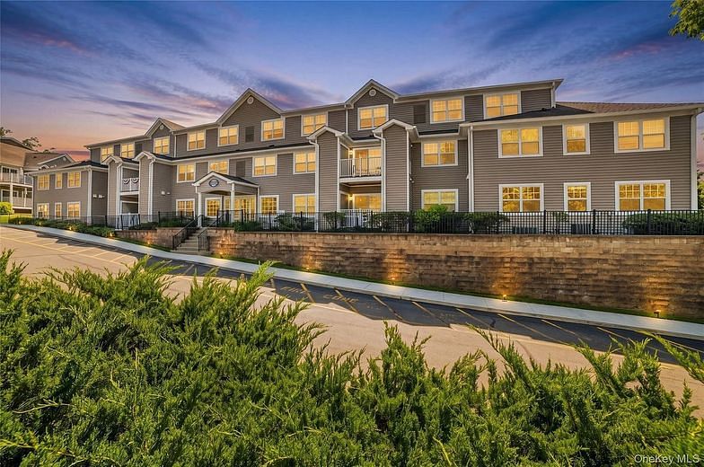 100 Woodcrest Lane #112