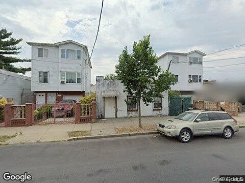 1000 Crescent Street