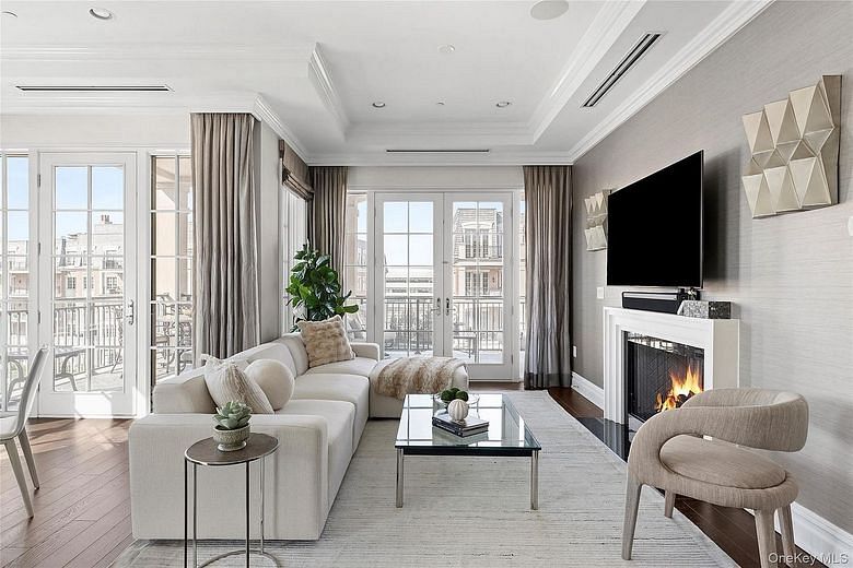 1000 Royal Court #1207