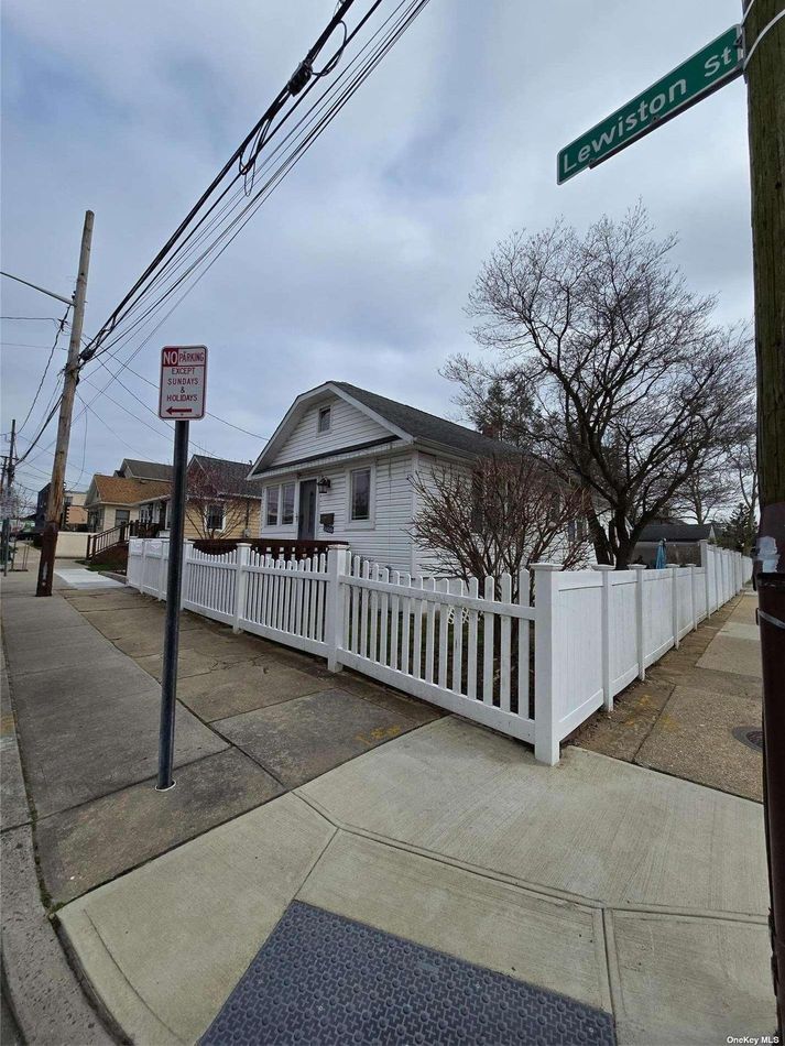 Image 1 of 11 for 1009 Lewiston Street in Long Island, Franklin Square, NY, 11010