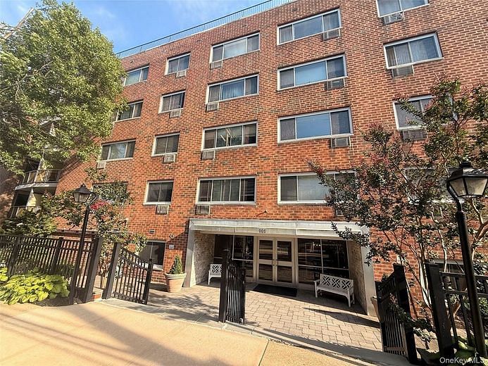 101 Clinton Avenue #3H