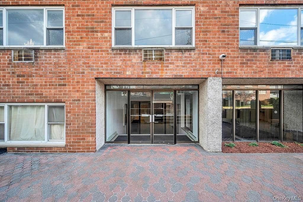 Image 1 of 21 for 101 Lincoln Avenue #1f in Long Island, Mineola, NY, 11501