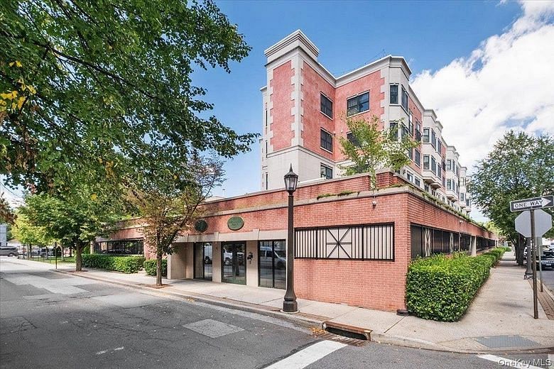 101 Sheldrake Place #20