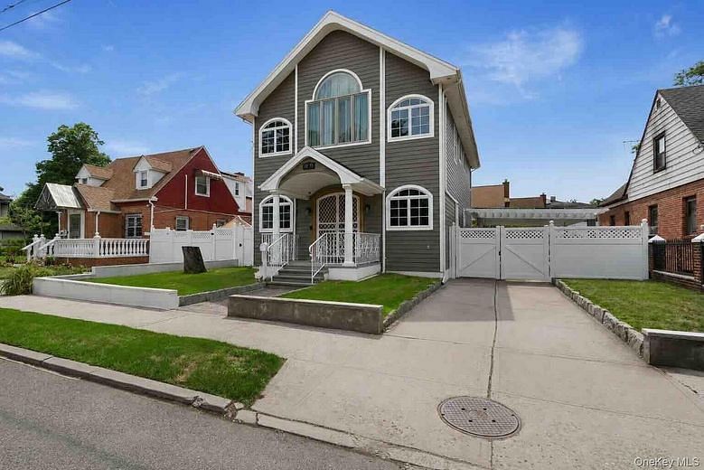 1011 Bay 24th Street
