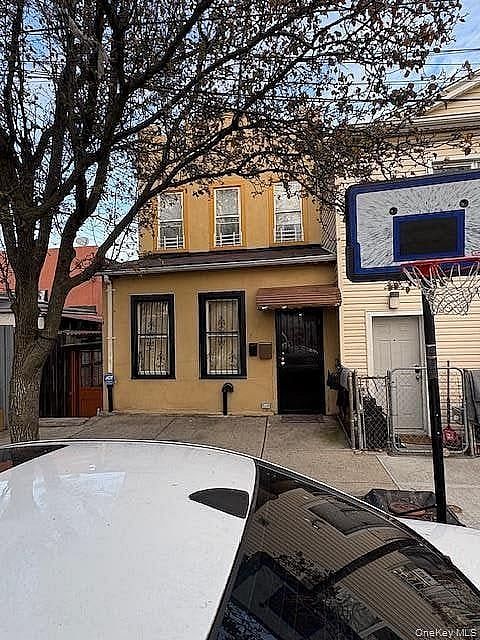 1011 Hemlock Street