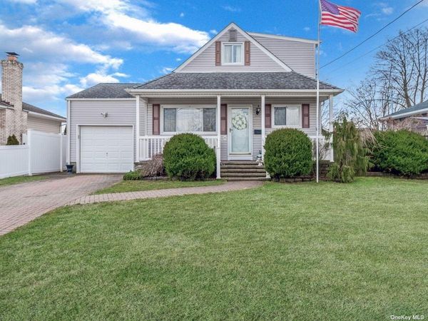 Image 1 of 19 for 1014 N Clinton Avenue in Long Island, Lindenhurst, NY, 11757