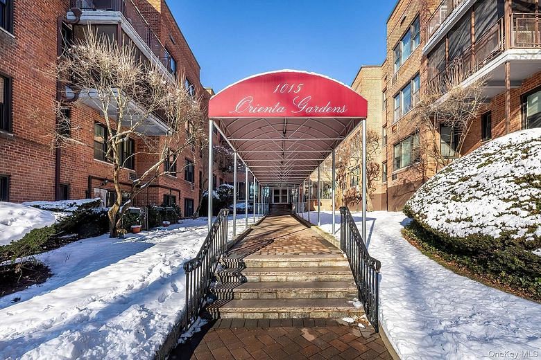 1015 Old Post Road #2H