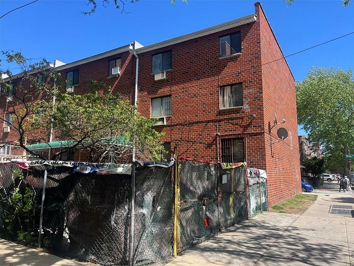 102-01 Strong Avenue