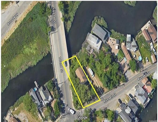 102-07 Russell Street