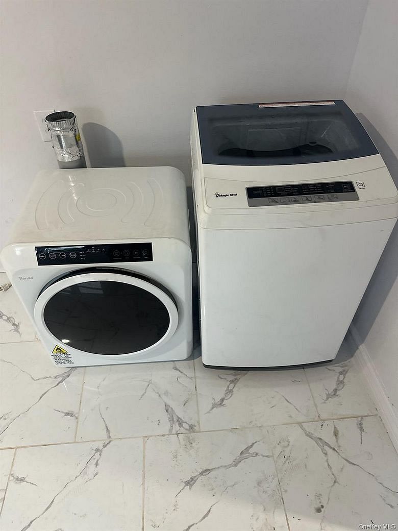 102-23A Russell Street