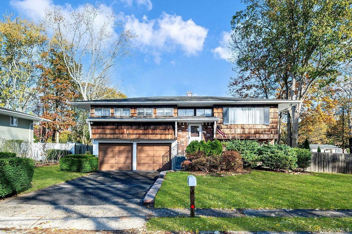 Image 1 of 25 for 102 Jacqueline Lane in Long Island, Brookhaven, NY, 11720