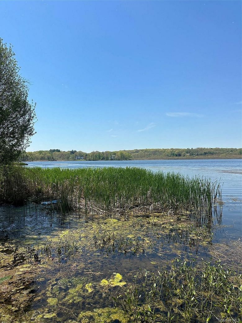 102 Lake Kitchawan Drive