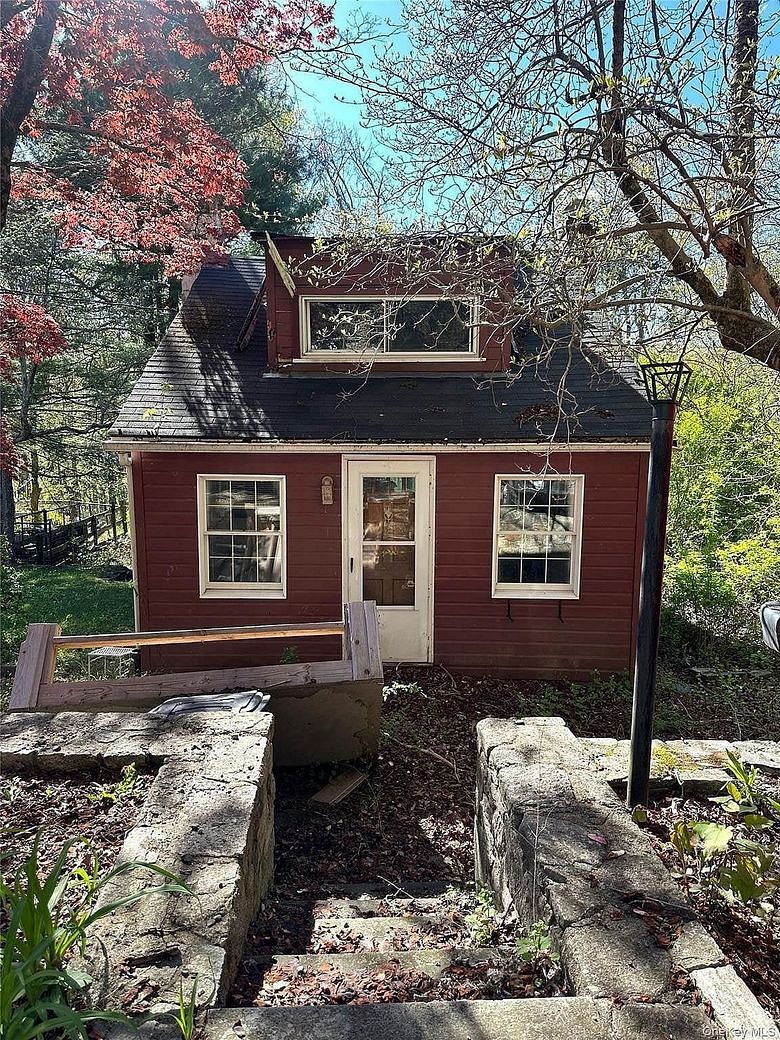102 Lake Kitchawan Drive