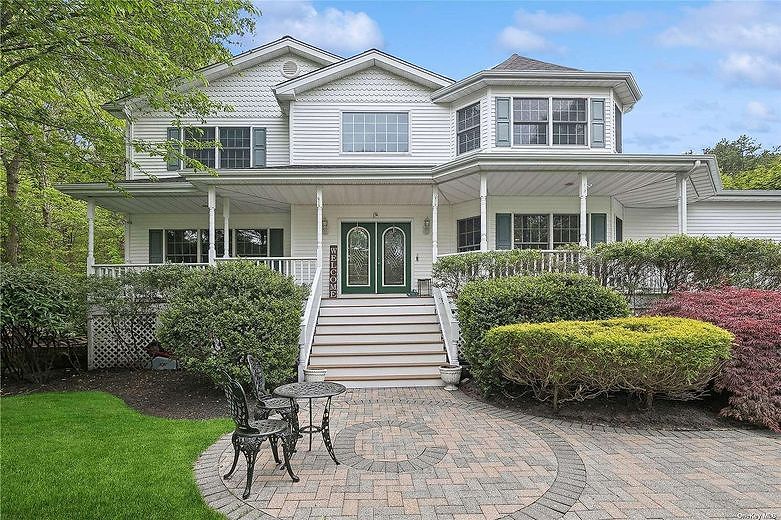 Image 1 of 36 for 102 Mobrey Lane in Long Island, Smithtown, NY, 11787