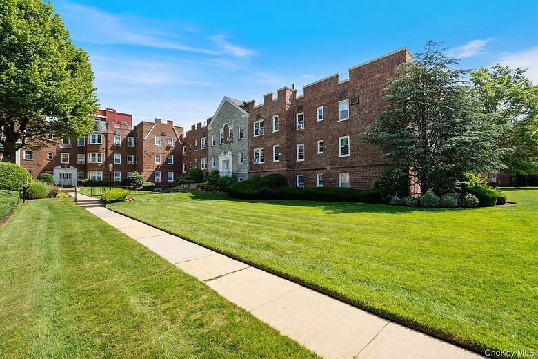 102 S Village Avenue #2B