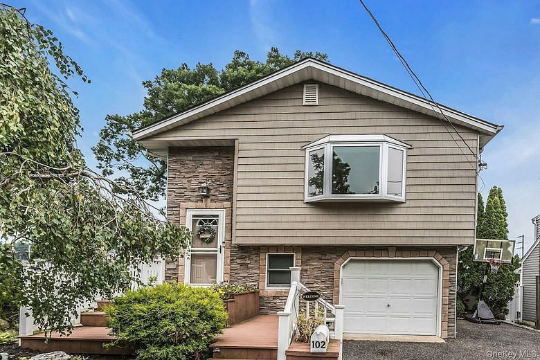 102 Willett Avenue