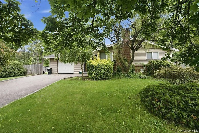 1020 Commack Road