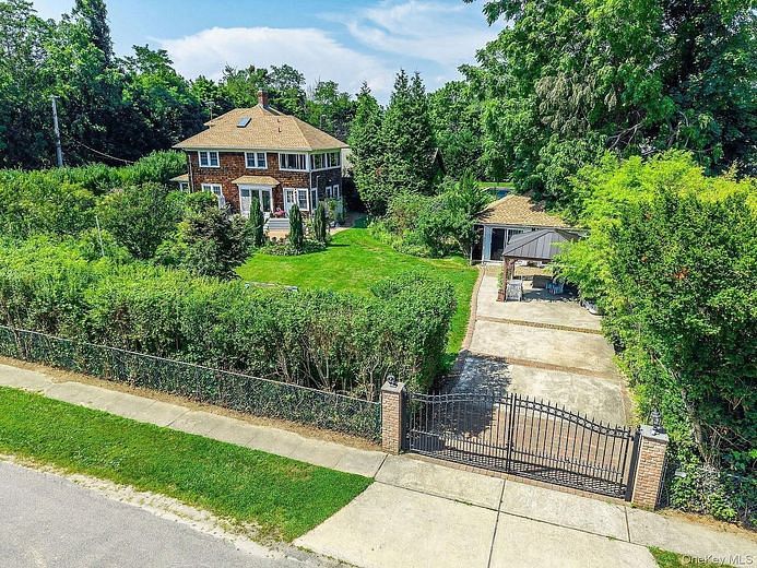 1025 9th Street