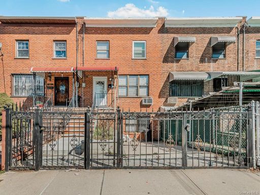 Image 1 of 17 for 1027 E 213th Street in Bronx, NY, 10469