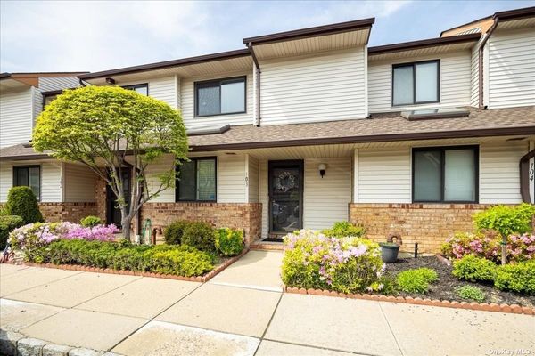 Image 1 of 21 for 103 Cottonwood Court #103 in Long Island, Wantagh, NY, 11793