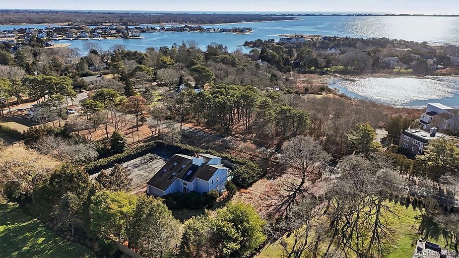 103 Middle Pond Road