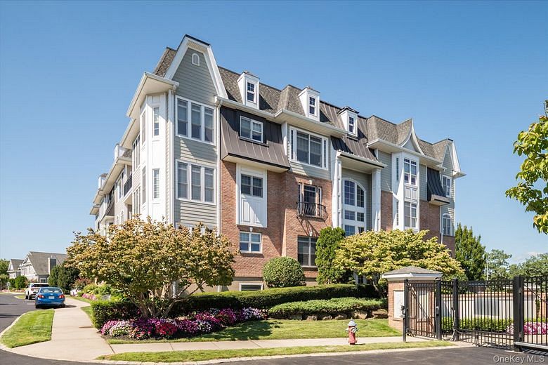 103 Roosevelt Way #1102