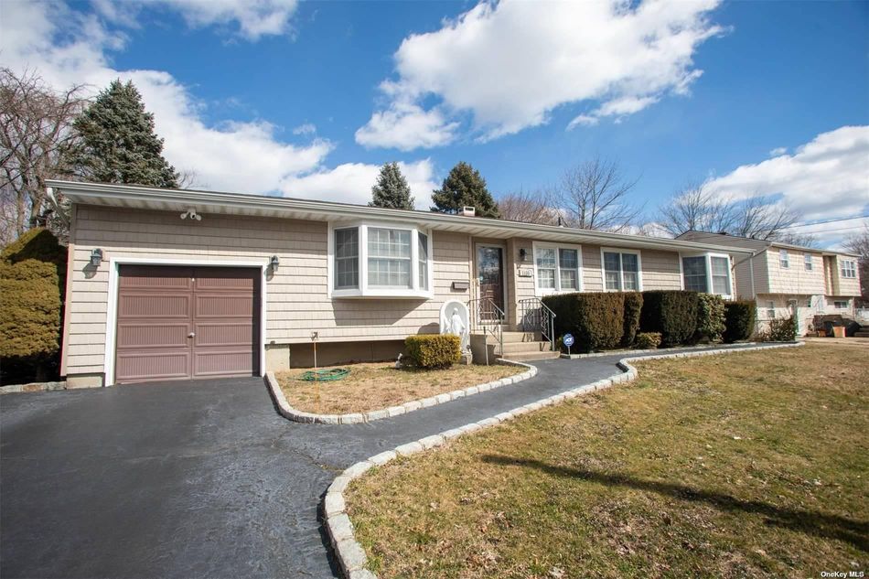 Image 1 of 25 for 1035 Candlewood Road in Long Island, Brentwood, NY, 11717