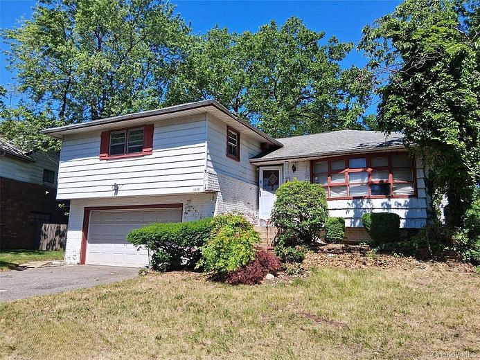 1036 Furth Road