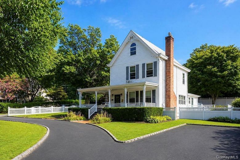 104 Bayville Avenue