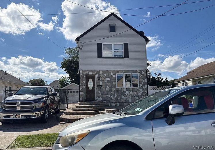 104 E Pennywood Avenue