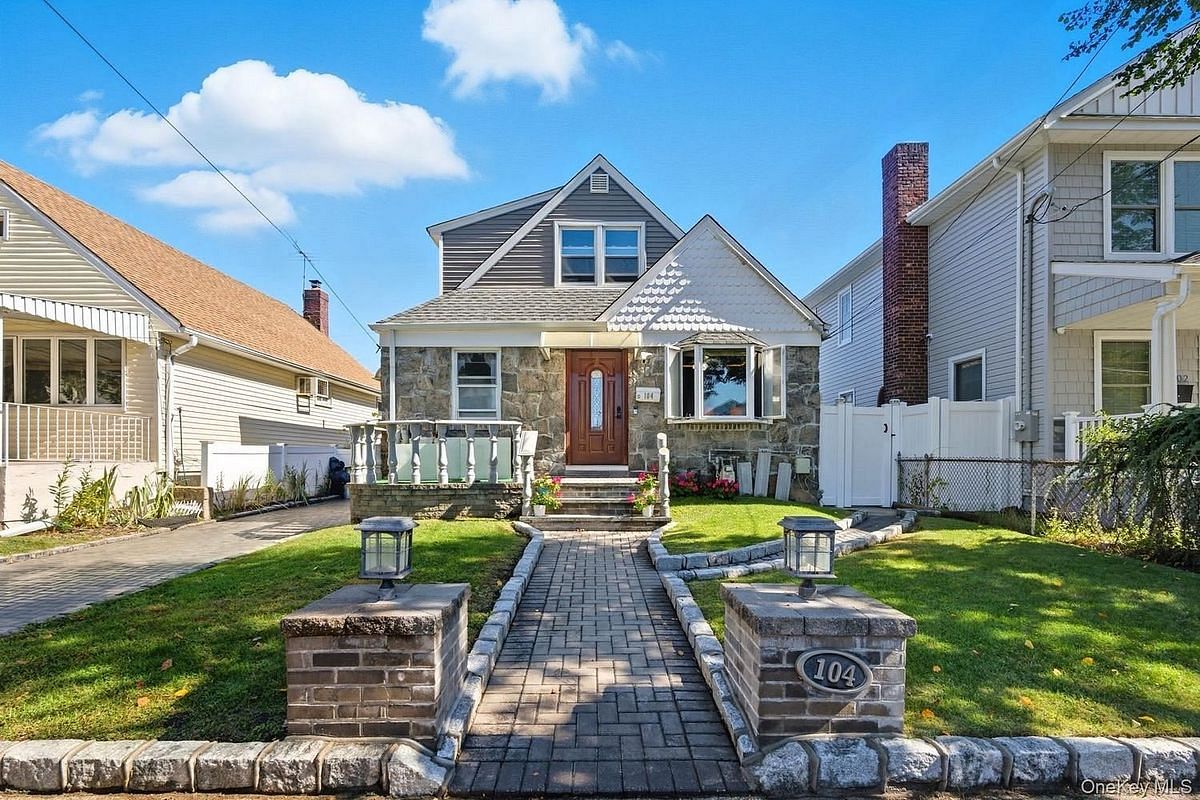Image 1 of 25 for 104 N 7th Street in Long Island, North Hempstead, NY, 11040