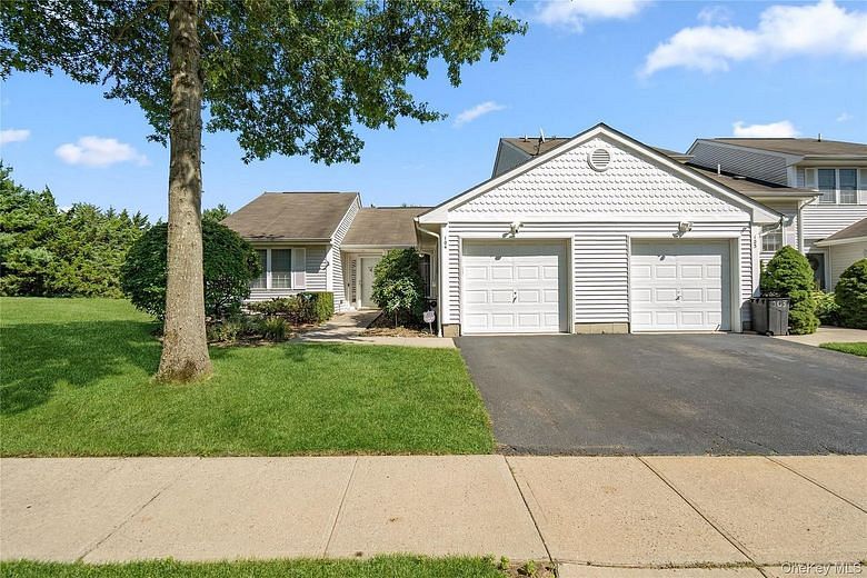 104 Sagaponack Court