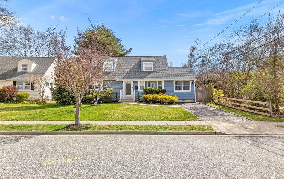 Image 1 of 23 for 104 Yorkshire Drive in Long Island, East Norwich, NY, 11732