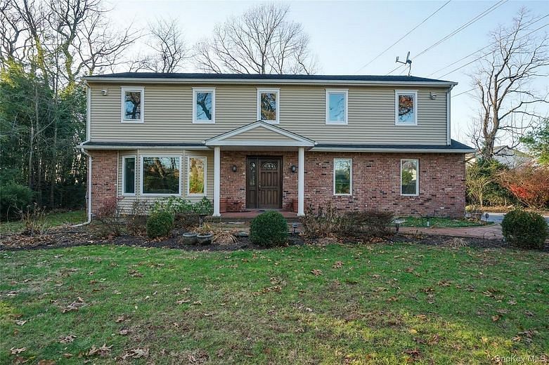 1041 Glen Cove Avenue