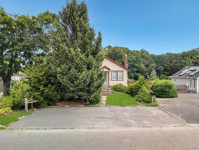 1044 Woodcrest Avenue