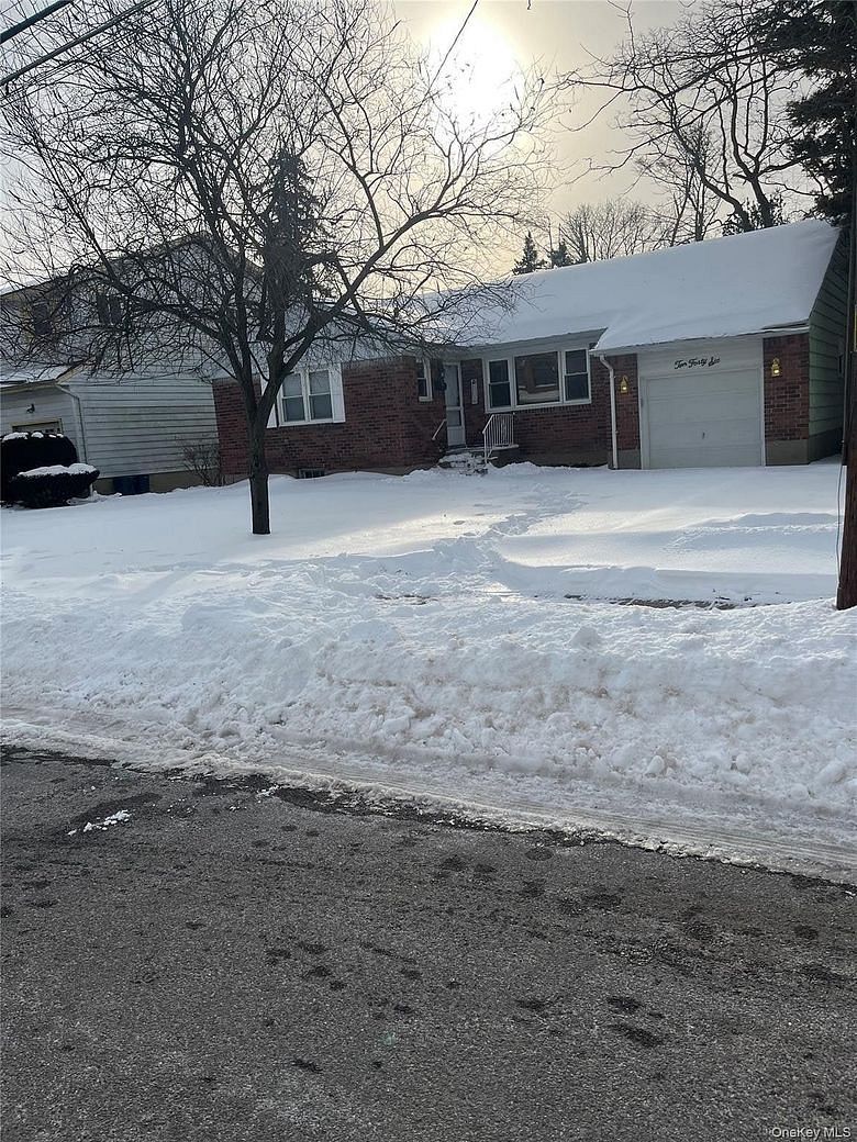 1046 Little Neck Avenue