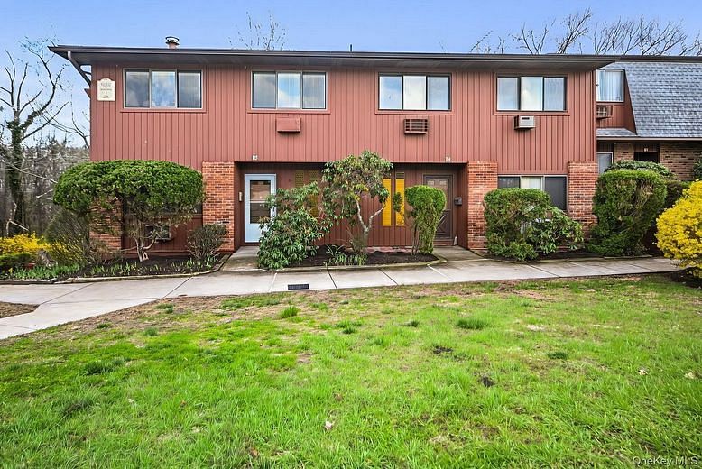 105 Coachlight Square