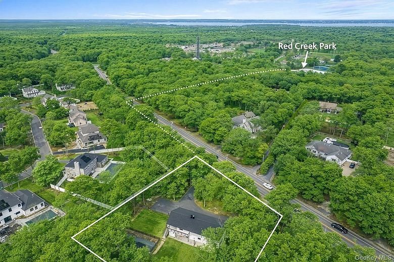 105 Old Riverhead Road W
