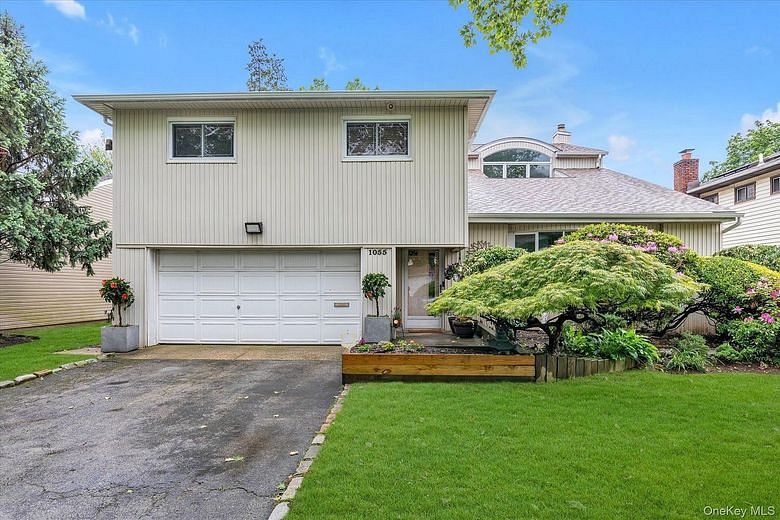 1055 Cedarhurst Street