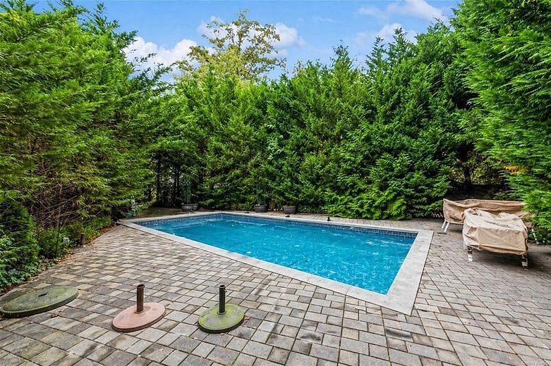 106 Willow Road