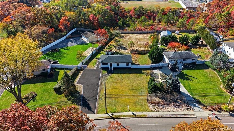 1068 Connetquot Avenue