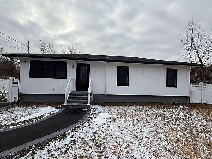 1068 Connetquot Avenue