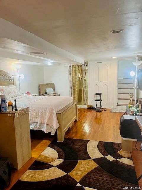 107-35 E Van Wyck Exp E Van Wyck