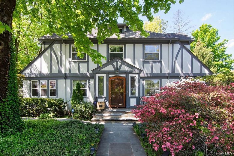 107 Ancon Avenue