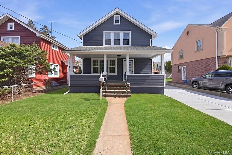 107 E Saint Marks Place