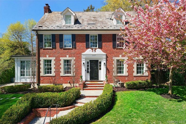 107 Manhasset Woods Road